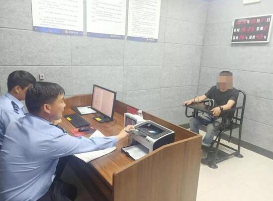 拖欠電費導(dǎo)致斷電 男子酒后怒砸電表配電箱